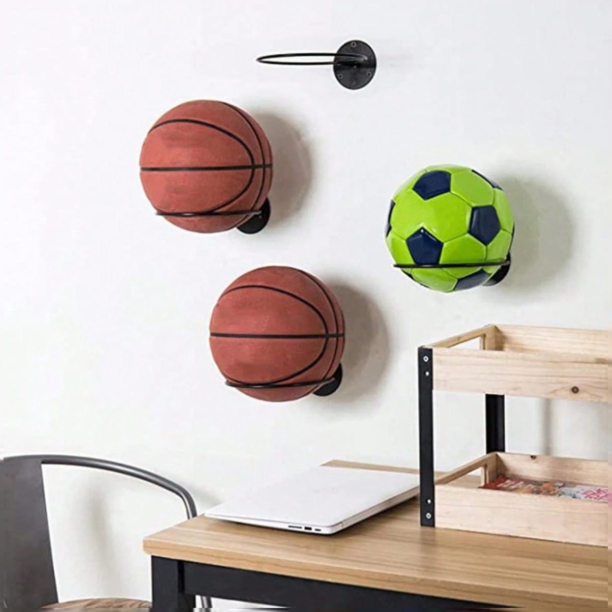 Badminton Zone - Platzsparender Wandmontierter Basketball-Displayständer für Heimfitnessraum, Garage,